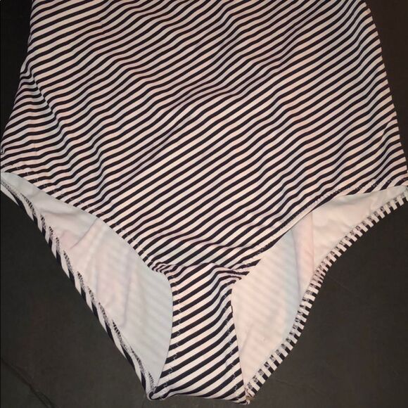 Tigerlily Ozlem One Piece Lined Suit nwt - Picture 4 of 8